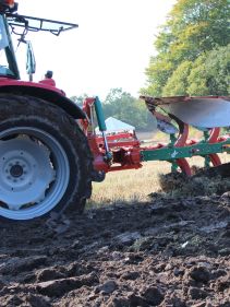 Reversible Mounted Ploughs - Kverneland 150 S Variomat, customized for high performance combined with low fuel consumption