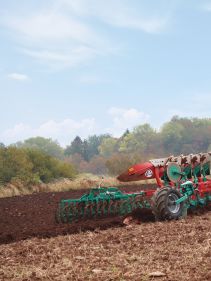 Kverneland Packomat, perfect seedbed while ploughing, kvernelands unique steel provides light and robust implement