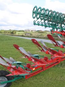 Kverneland 3300 S, compact travelling above ground dragged by tractor