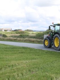 Kverneland 3300 S, compact travelling above ground dragged by tractor