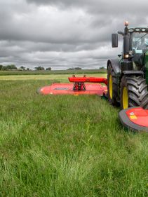 Mower Conditioners - Kverneland 3300 FT - FR, excellent ground tracking from 3 dimensional suspension