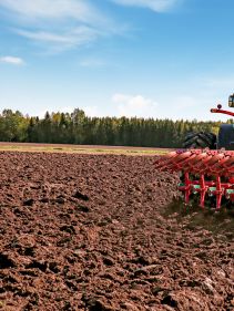 Kverneland 3400 S provides the best soil preparation, in furrow and on land, great range of accessories