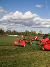 Mower Conditioners - Kverneland 53100 BX, QuattroLink suspension, hydraulic adjustment, BX belt solution and butterfly mower combination