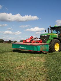 Mower Conditioners - Kverneland 53100 BX, QuattroLink suspension, hydraulic adjustment, BX belt solution and butterfly mower combination