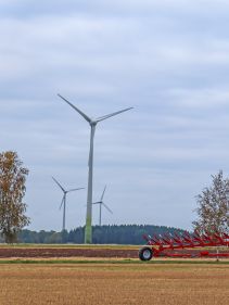 Kverneland 6300 S, compact while transported by tractor