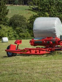 Round Bale Wrappers - Kverneland 7730, made for smaller tractors but still fully atuomatic