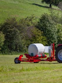 Round Bale Wrappers - Kverneland 7730, made for smaller tractors but still fully atuomatic