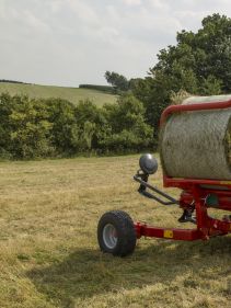 Round Bale Wrappers - Kverneland 7730, made for smaller tractors but still fully atuomatic