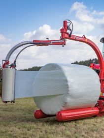 Round Bale Wrappers - Kverneland 7820, gently self-loading system and can wrap on the move so it operates effectively