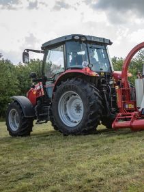 Round Bale Wrappers - Kverneland 7820, gently self-loading system and can wrap on the move so it operates effectively