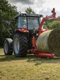 Round Bale Wrappers - Kverneland 7820, gently self-loading system and can wrap on the move so it operates effectively