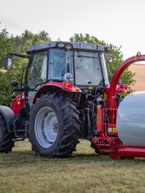 Round Bale Wrappers - Kverneland 7820, gently self-loading system and can wrap on the move so it operates effectively