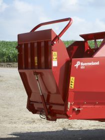 Bale Choppers - Feeders, Kverneland 852, made for working with straw, carry two bales in one go, easy loading of bales