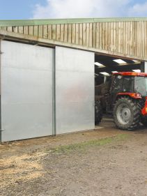 Bale Choppers - Feeders, Kverneland 852, made for working with straw, carry two bales in one go, easy loading of bales