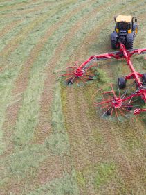 Four Rotor Rakes - Kverneland 97150 C, optimal ground pressure with high output and capacity