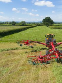 Four Rotor Rakes - Kverneland 97150 C, optimal ground pressure with high output and capacity