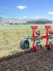 Kverneland Packomat, perfect seedbed while ploughing, kvernelands unique steel provides light and robust implement