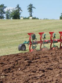 Reversible Mounted Ploughs - Kverneland EG LB efficient plough for medium to heavy soils, great range of accessories