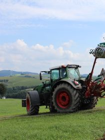 Packers - Kverneland Packomat compact and transported above ground level, dragged by tractor in a folded shape