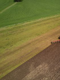 Reversible Mounted Ploughs - Kverneland ES-LS, unique steel treatment provides great life time and makes it easy in use during operation