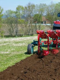 Reversible Mounted Ploughs - Kverneland ES-LS, unique steel treatment provides great life time and makes it easy in use during operation