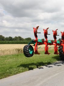 Kverneland Ecomat compact while travelling above ground, dragged by tractor