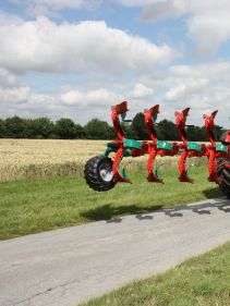 Kverneland Ecomat compact while travelling above ground, dragged by tractor