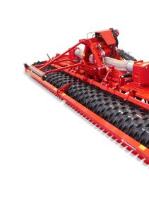 Kverneland F30 meant for large scale harrowing, performs efficient even with low weith