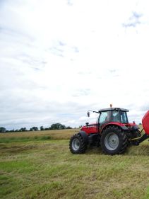 Fixed Chamber Baler-Wrapper combinations - FastBale Kverneland, operating super efficiently and non stop on field