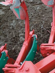 Kverneland Ecomat, tills soil efficient from 10-18cm. Increases quality in soil preparation and more economical