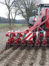 Kverneland Kultistrip made for row cultures as maize, sunflower etc.. places the fertilizer exactly where plants needs it