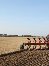 Kverneland EG LB efficient plough for medium to heavy soils, great range of accessories