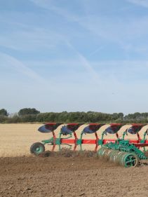 Kverneland EG LB efficient plough for medium to heavy soils, great range of accessories