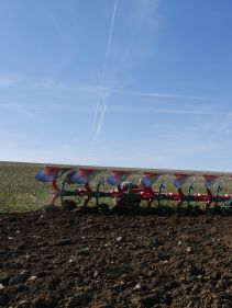 Kverneland PG RG, Kverneland Vari-Width® system, easy in use while ploughing and adjusting