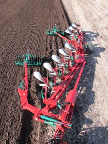 Kverneland Packomat, perfect seedbed while ploughing, kvernelands unique steel provides light and robust implement