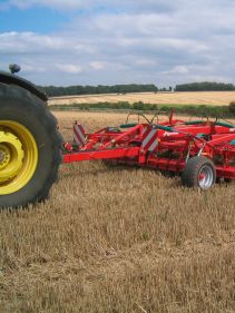 Stubble Cultivators - Kverneland CTC Cultivator performs perfect mixing and levelling with reduces maintenance