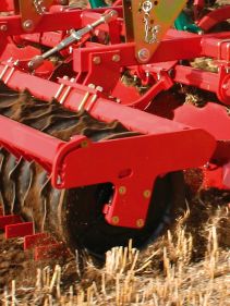 Kverneland CTC Cultivator performs perfect mixing and levelling with reduces maintenance