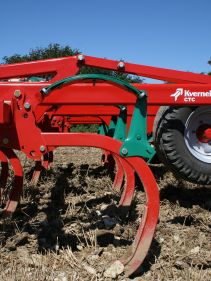 Kverneland CTC Cultivator performs perfect mixing and levelling with reduces maintenance