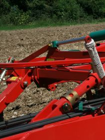 Kverneland CTC Cultivator performs perfect mixing and levelling with reduces maintenance