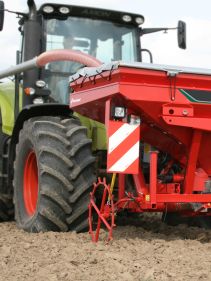 Pneumatic seed drills - Kverneland DF1, balanced and flexibility on field while seeding