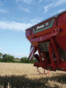 Kverneland DF2 provides balance, seeds and fertilizer at the same time