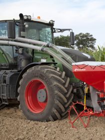 Kverneland DF2 provides balance, seeds and fertilizer at the same time