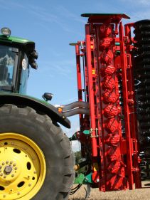 Kverneland DF2 provides balance, seeds and fertilizer at the same time