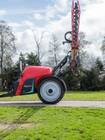 Kverneland iXtrack T3, compact sprayer, stable and precise with intelligent technology