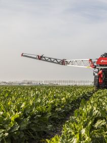 Kverneland iXtrack T3, compact sprayer, stable and precise with intelligent technology