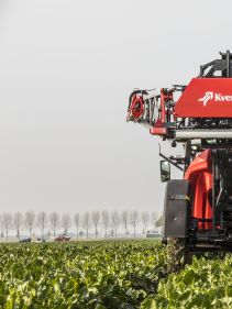 Kverneland iXtrack T3, compact sprayer, stable and precise with intelligent technology