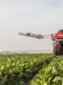 Kverneland iXtrack T3, compact sprayer, stable and precise with intelligent technology