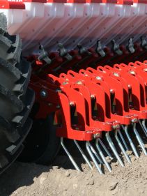 Kverneland Miniair Nova pneumatic precision seed drill for a large variety of natural, coated or pelleted seeds