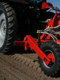 Kverneland Miniair Nova pneumatic precision seed drill for a large variety of natural, coated or pelleted seeds