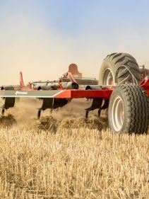 Stubble Cultivators - Kverneland Turbo powerful and efficient in use during operation